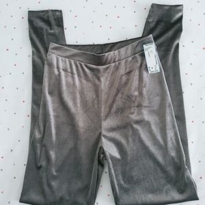 New J ROBERT DRESSY PANTS SIZE 4 /6